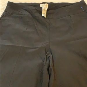 Chico’s so slimming 1.5 short blk stretch pants